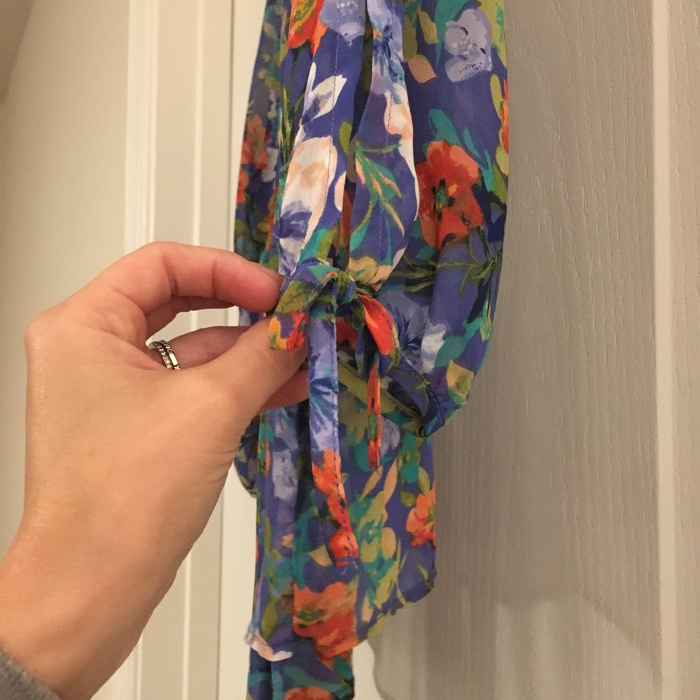 Lauren Conrad- floral top - Picture 3 of 3